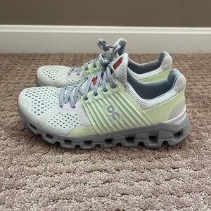 On Running Cloudswift Womens Athletic and Training Shoes Sneaker | Size 7.5 US